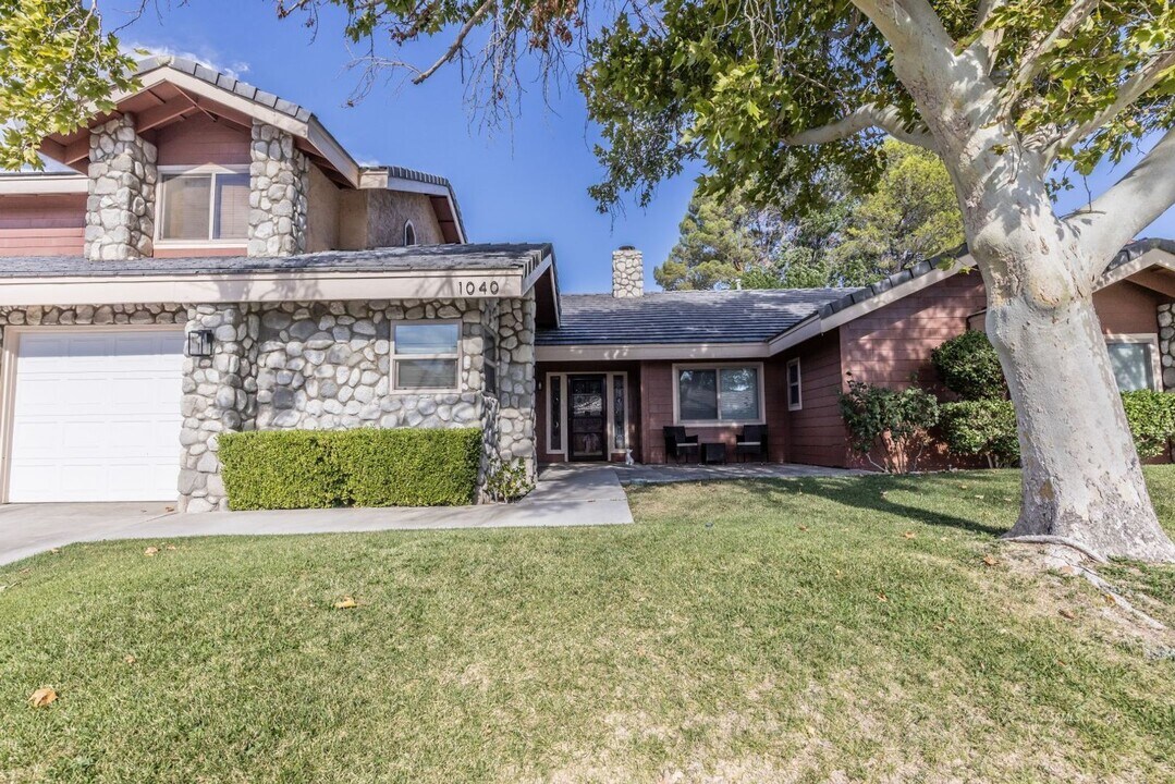 1040 Meadowview Ln in Ridgecrest, CA - Building Photo