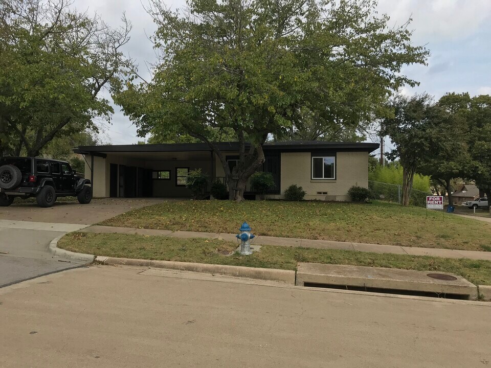 823 Jackson St in Rockwall, TX - Building Photo