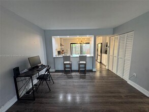 10048 SW 77th Ct in Miami, FL - Building Photo - Building Photo