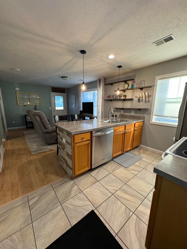 1085 Weathervane Pl in Traverse City, MI - Building Photo - Building Photo