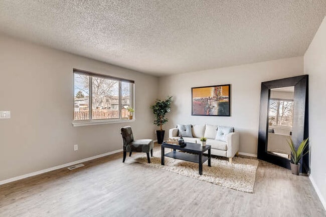 6032 S Garland Way in Littleton, CO - Building Photo - Building Photo