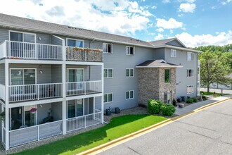 880 Lyn Way in Hastings, MN - Building Photo - Building Photo