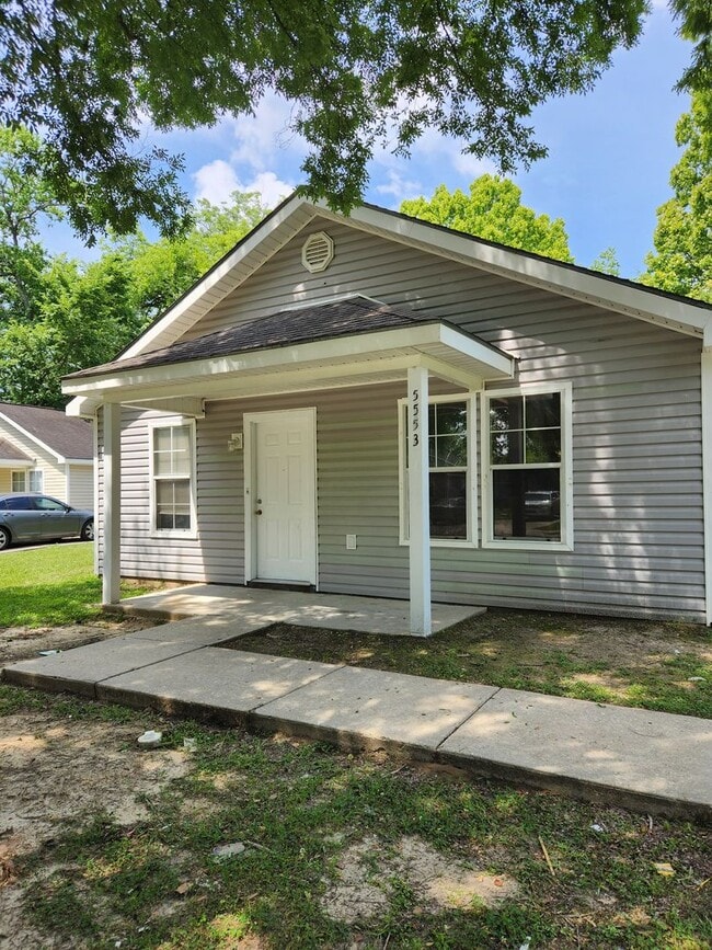property at 5553 Banyan Ct
