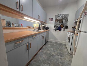 2 Bay St in Kingston, ON - Building Photo - Building Photo