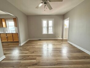 13 Brooks Ave in Quincy, MA - Building Photo - Building Photo