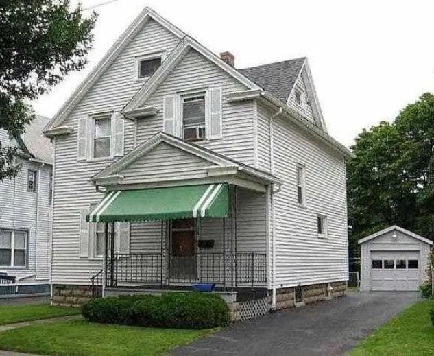 property at 50 Linnet St