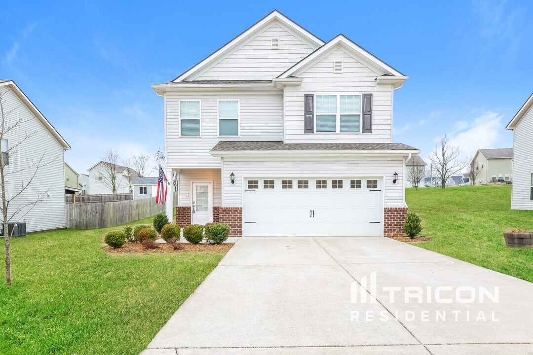 6014 Sentinel Dr in Spring Hill, TN - Building Photo
