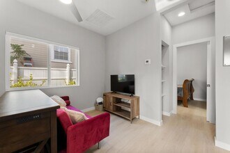 498 Johnston St in Woodland, CA - Building Photo - Building Photo