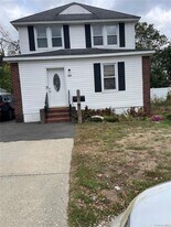 825 County Line Rd in Amityville, NY - Building Photo