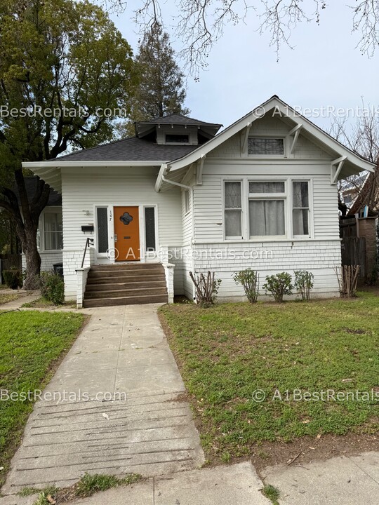 107 Hackberry Ave in Modesto, CA - Building Photo