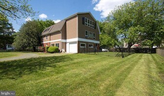 608 Charles Ave in Deale, MD - Building Photo