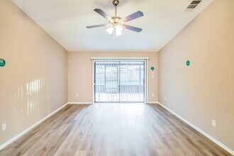 1021 Wainright Dr in Oviedo, FL - Foto de edificio - Building Photo