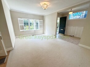 1136 SW Gibbs St in Portland, OR - Building Photo - Building Photo