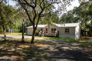 7463 Lilly Ct in Keystone Heights, FL - Building Photo