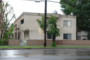 15138 Roscoe Blvd Apartments