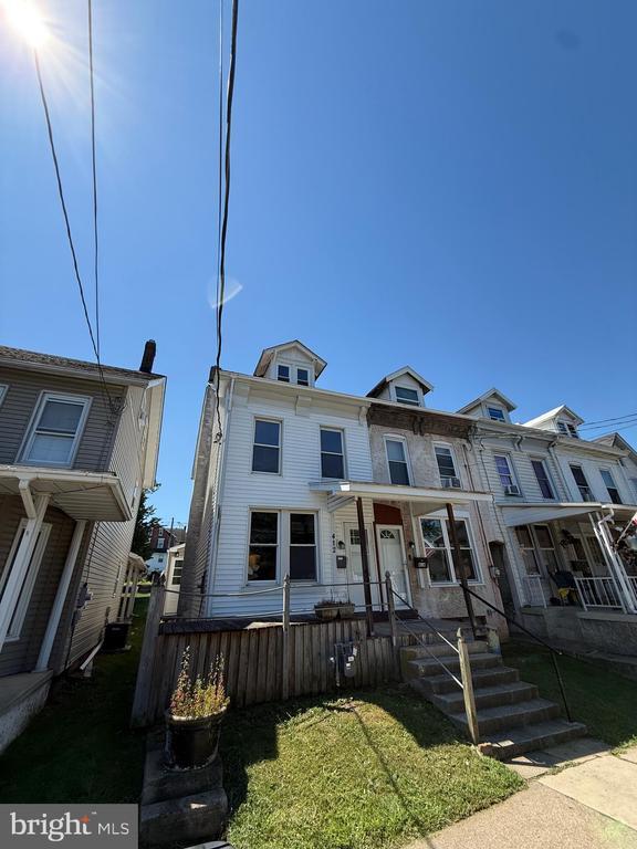 property at 412 W 1st St