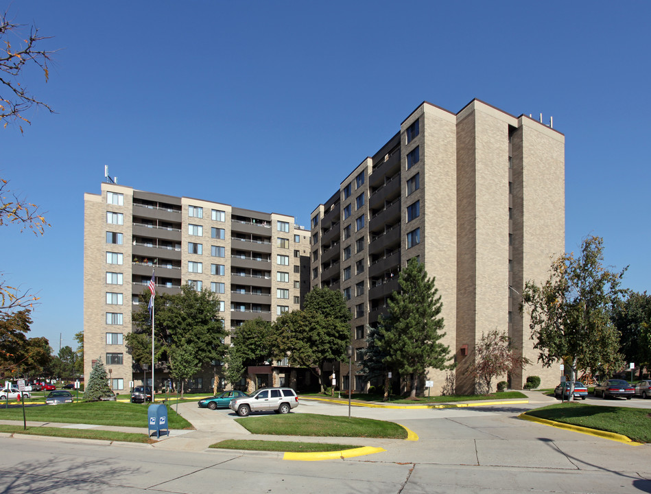 Garden City Tower in Garden City, MI - Building Photo