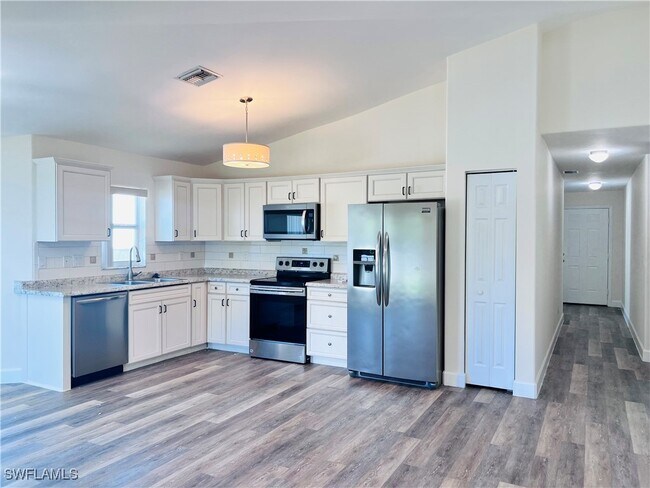 3917 Bennett Ln in Bonita Springs, FL - Building Photo - Building Photo
