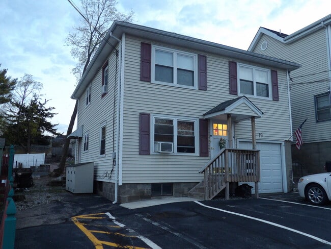 19 Hasbrouck Ave, Unit Top Left
