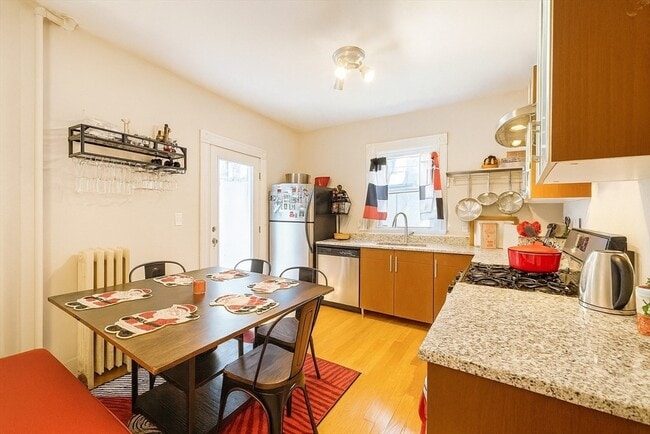 456 Medford St in Somerville, MA - Building Photo - Building Photo