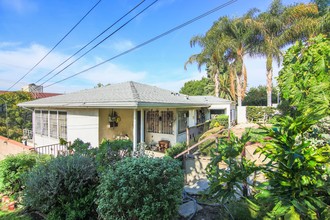 764-776 Hyperion Ave in Los Angeles, CA - Foto de edificio - Building Photo