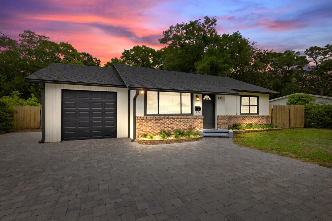 236 Chicago Ave in Valparaiso, FL - Building Photo