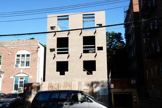 13271 Maple Ave in Flushing, NY - Building Photo - Building Photo