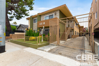 6914 Woodley Ave in Van Nuys, CA - Building Photo - Building Photo