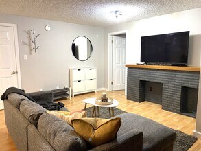 8239 93a Ave NW in Edmonton, AB - Building Photo - Building Photo