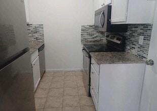 110 Holcomb Ferry Rd in Roswell, GA - Building Photo - Building Photo