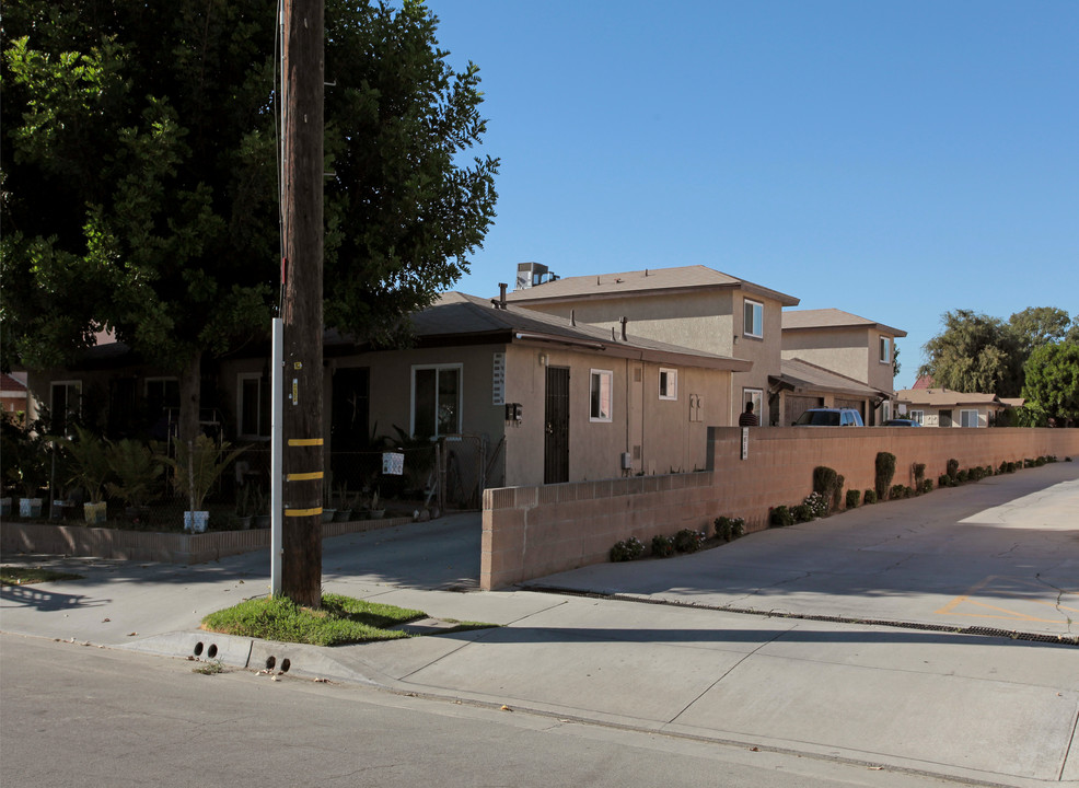 9051-9055 Park St in Bellflower, CA - Building Photo