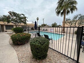 73740 Santa Rosa Way, Unit E in Palm Desert, CA - Building Photo - Building Photo