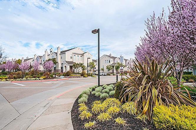 7 Breaker Ln in Redwood City, CA - Foto de edificio