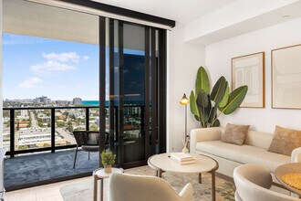 580 72nd St in Miami Beach, FL - Building Photo - Building Photo