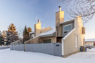 Hillview Park in Edmonton, AB - Building Photo