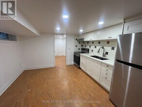 15 Richard Ave in Toronto, ON - Building Photo - Building Photo