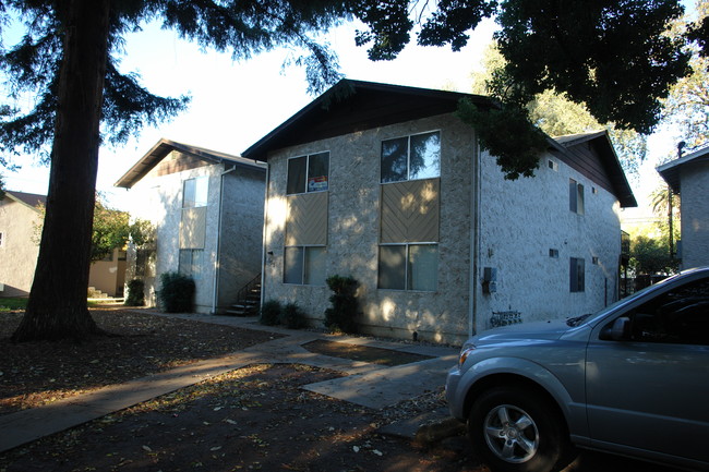 305 Hickory St in Chico, CA - Building Photo - Building Photo