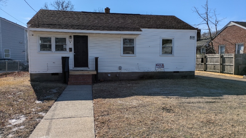 623 Dudley Ave in Norfolk, VA - Foto de edificio