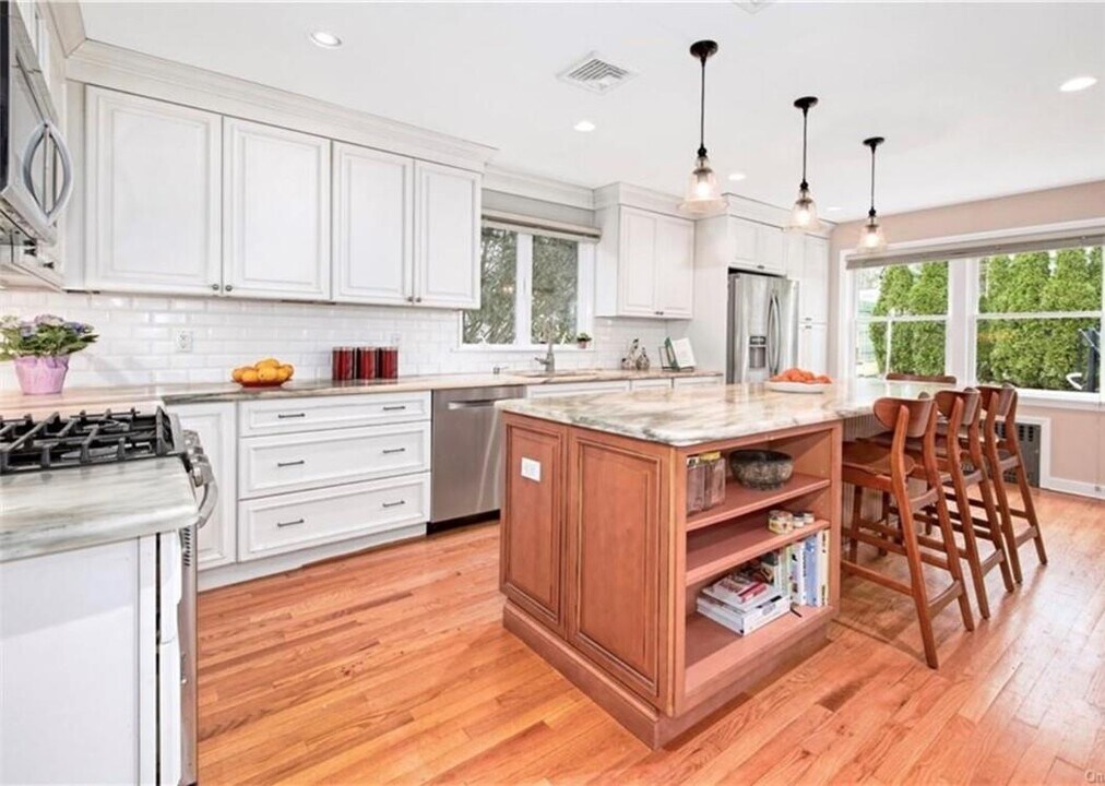 149 Clarence Rd in Scarsdale, NY - Building Photo