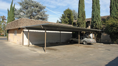 2325 E Shaw Ave in Fresno, CA - Building Photo - Building Photo