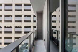 121 NE 5th St, Unit SI FL6-ID1490046P in Miami, FL - Building Photo - Building Photo