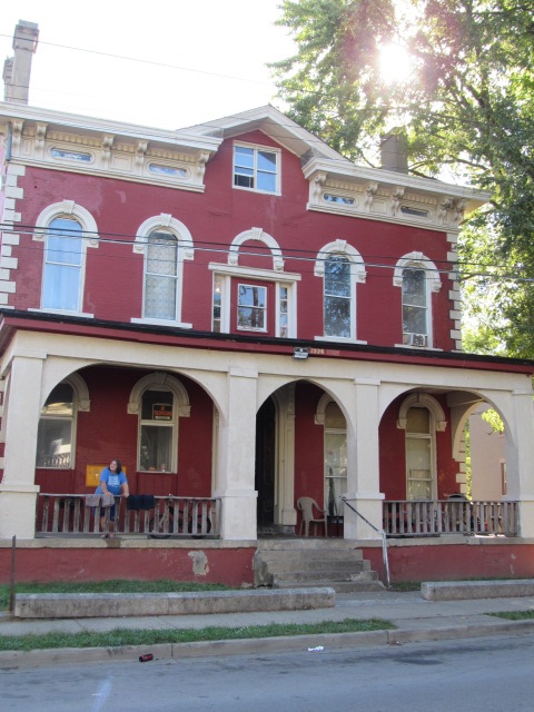 1528 Greenup St in Covington, KY - Building Photo