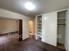 443 Lee St in Oakland, CA - Building Photo - Building Photo