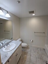 2 Saint Paul St, Unit #309 in Brookline, MA - Foto de edificio - Building Photo