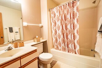 Plymouth Square in Plymouth, MN - Foto de edificio - Building Photo