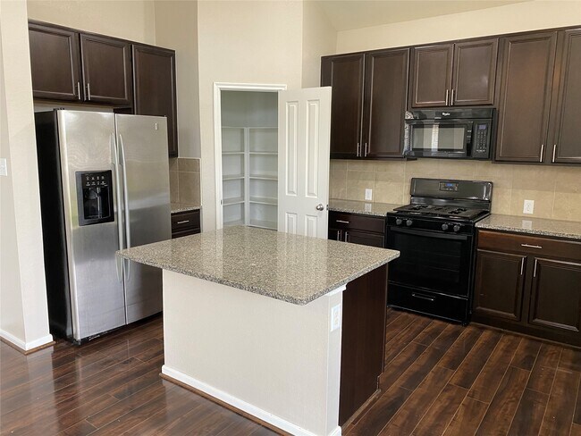 8119 Briscoe Foster Crossing in Richmond, TX - Building Photo - Building Photo