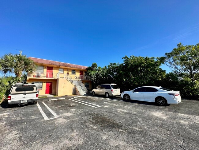 property at 1417 N Federal Hwy