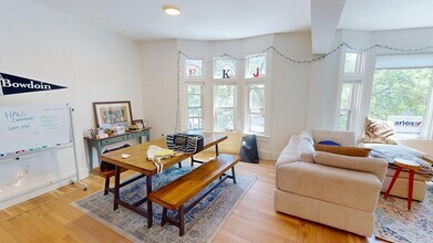 5 Davis Ave in Brookline, MA - Building Photo - Building Photo