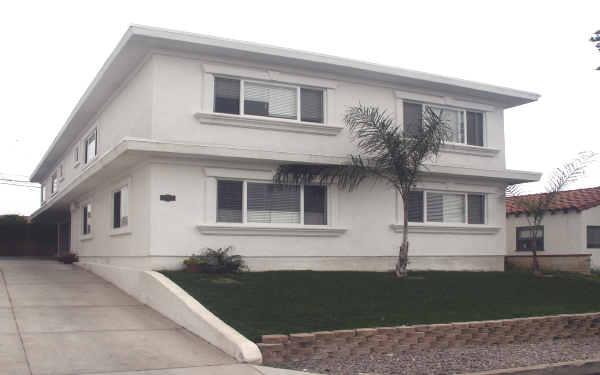 223-225 Avenida Granada in San Clemente, CA - Building Photo