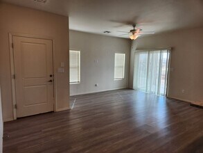 1224 Tierra Verde Loop in Los Lunas, NM - Building Photo - Building Photo